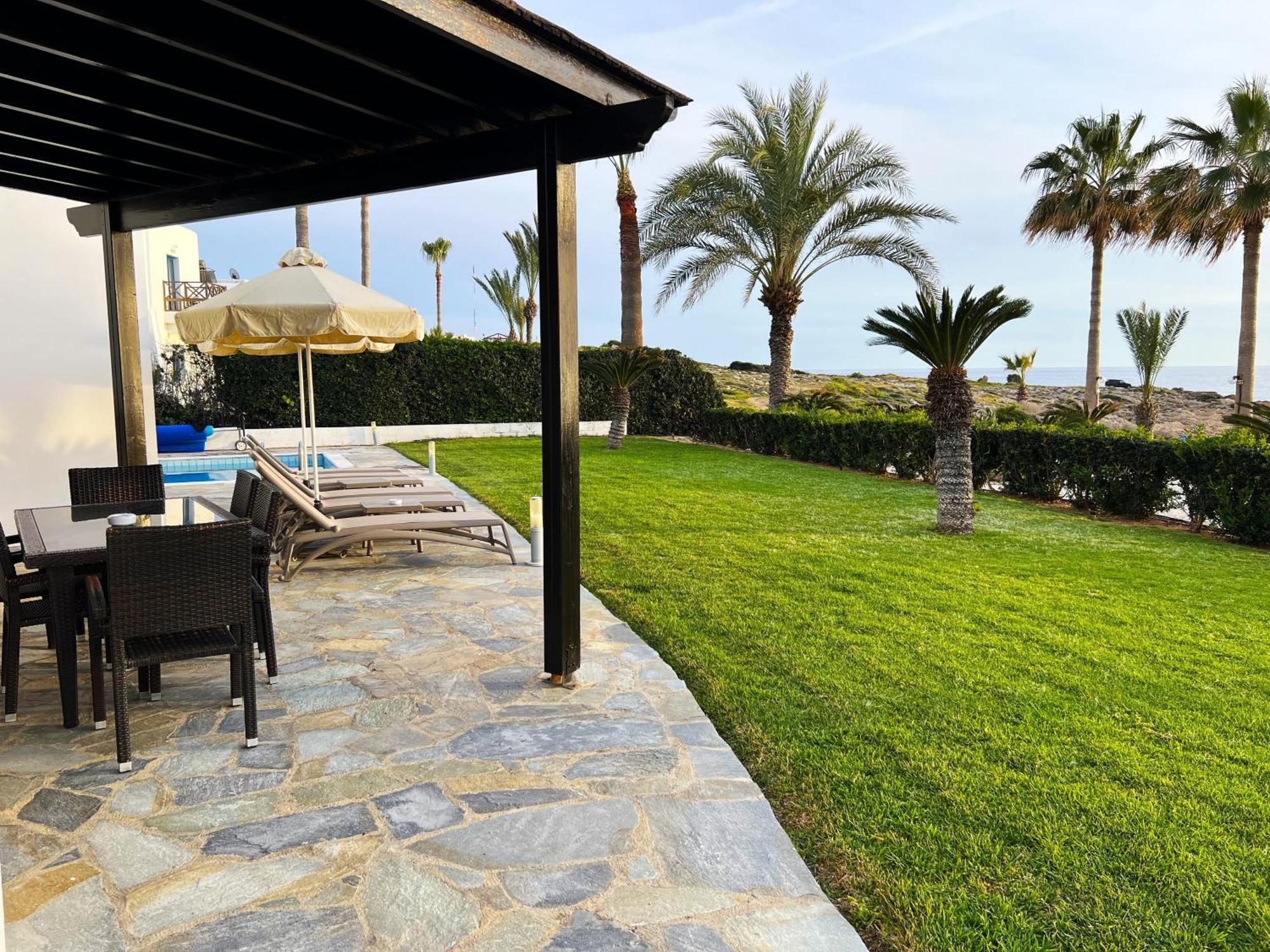 Platzia Beach Villas Paphos ภายนอก รูปภาพ