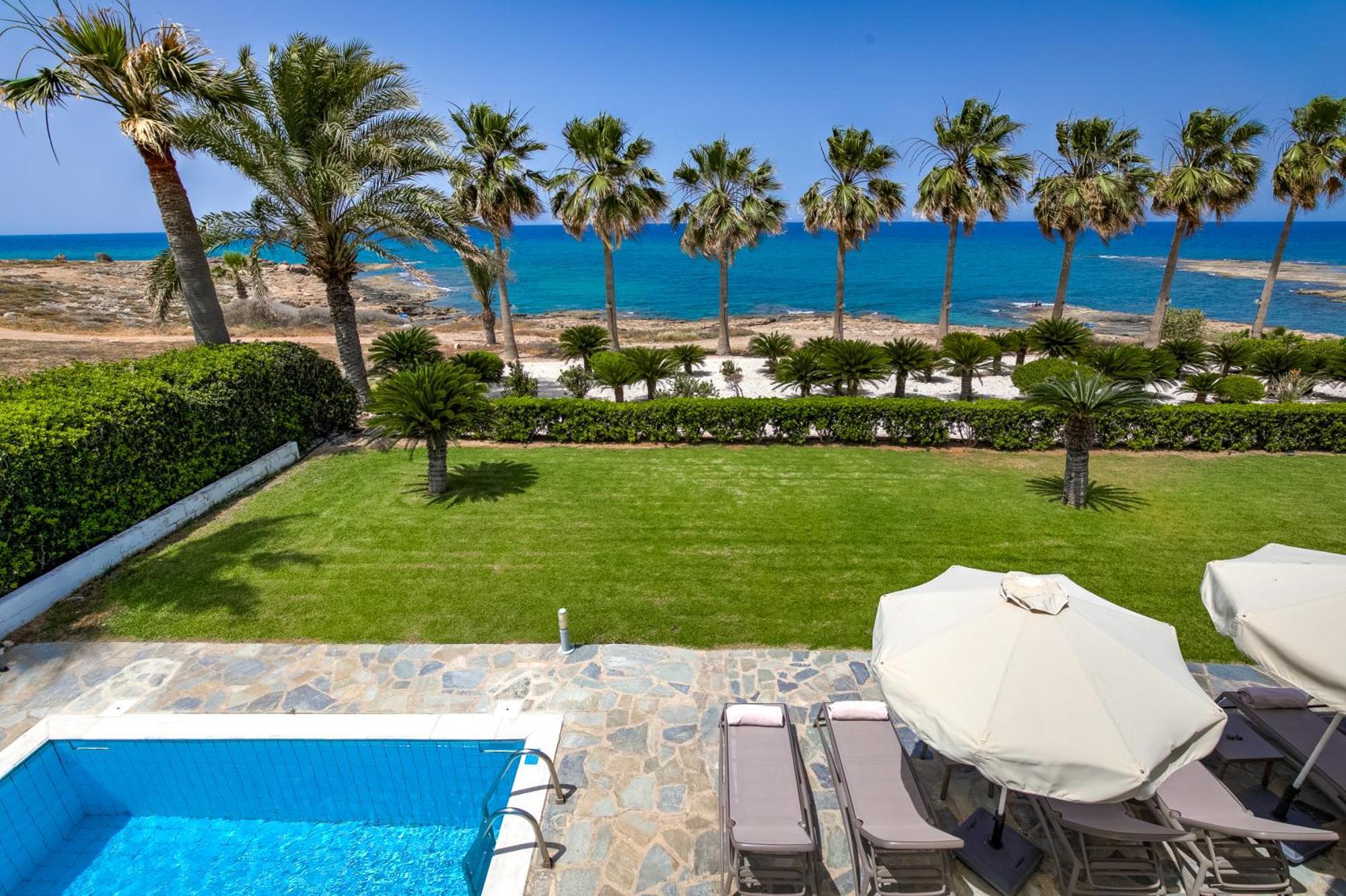 Platzia Beach Villas Paphos ภายนอก รูปภาพ