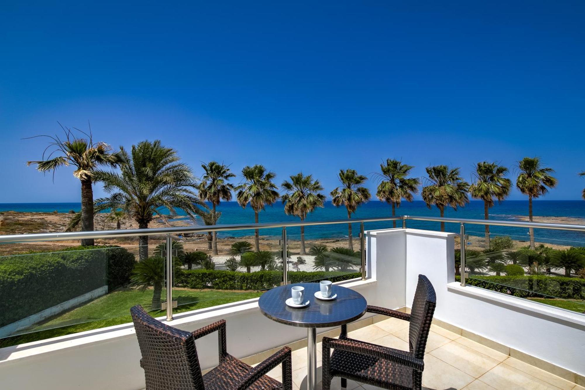 Platzia Beach Villas Paphos ภายนอก รูปภาพ