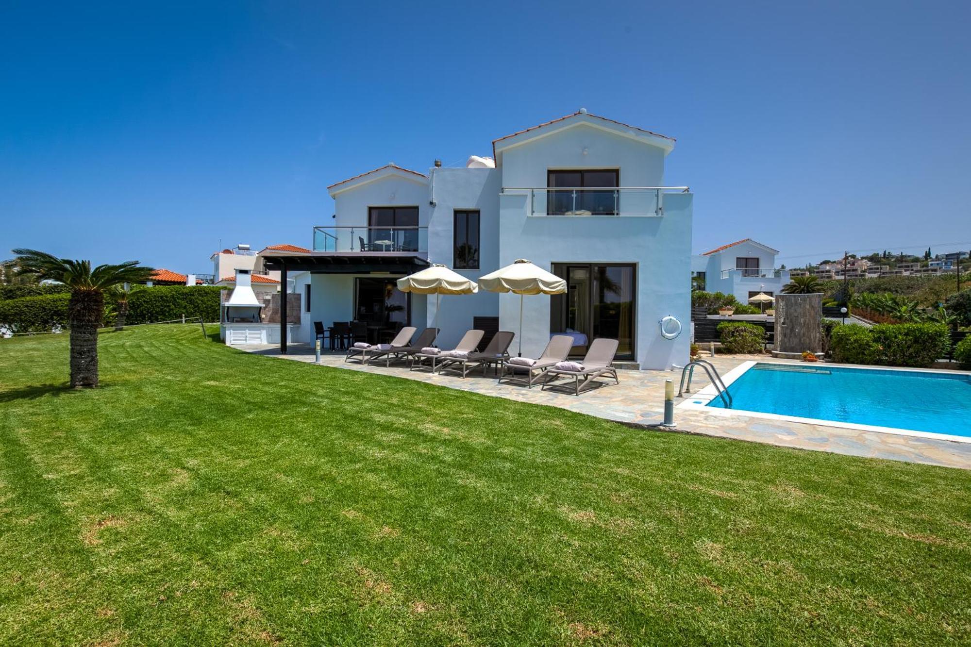 Platzia Beach Villas Paphos ภายนอก รูปภาพ