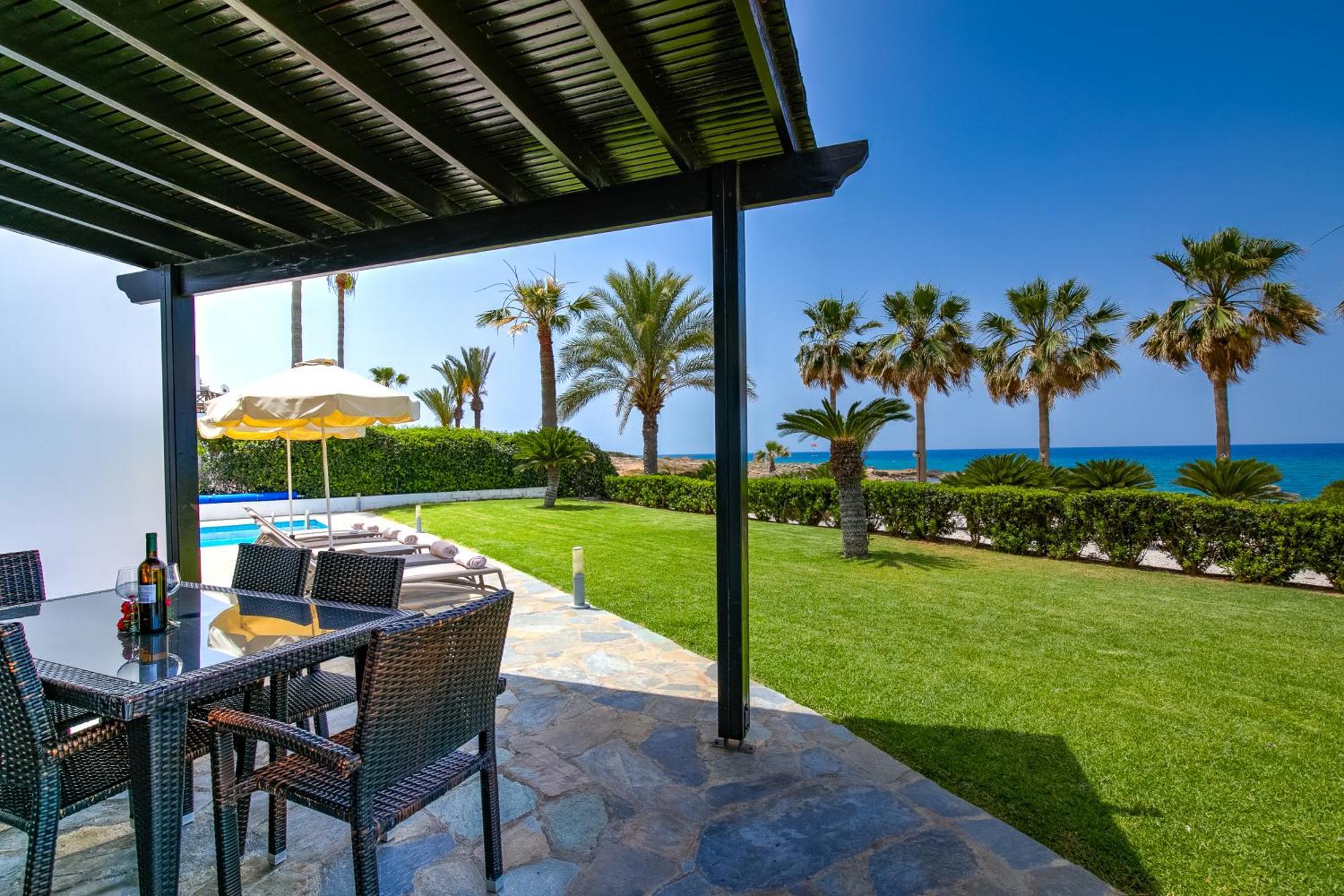 Platzia Beach Villas Paphos ภายนอก รูปภาพ