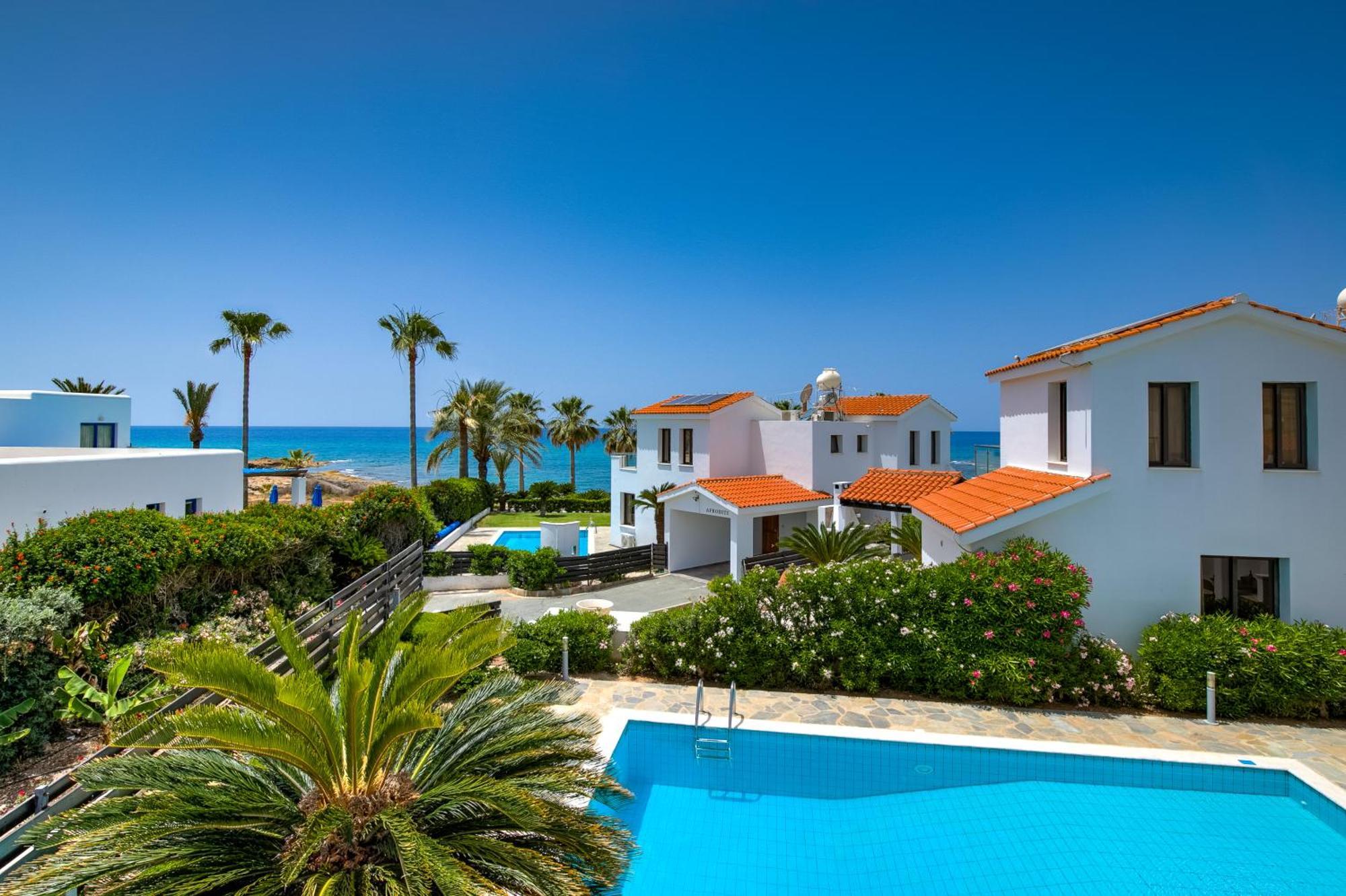 Platzia Beach Villas Paphos ภายนอก รูปภาพ