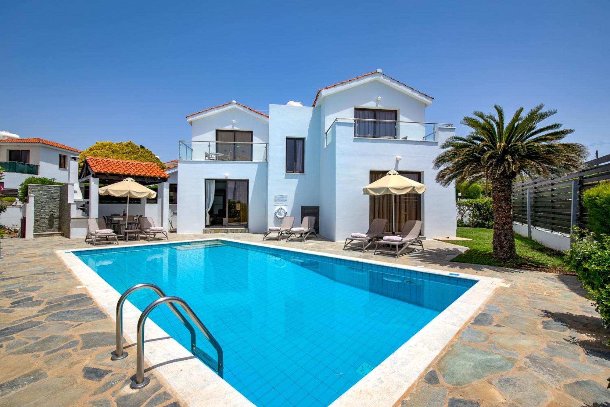 Platzia Beach Villas Paphos ภายนอก รูปภาพ