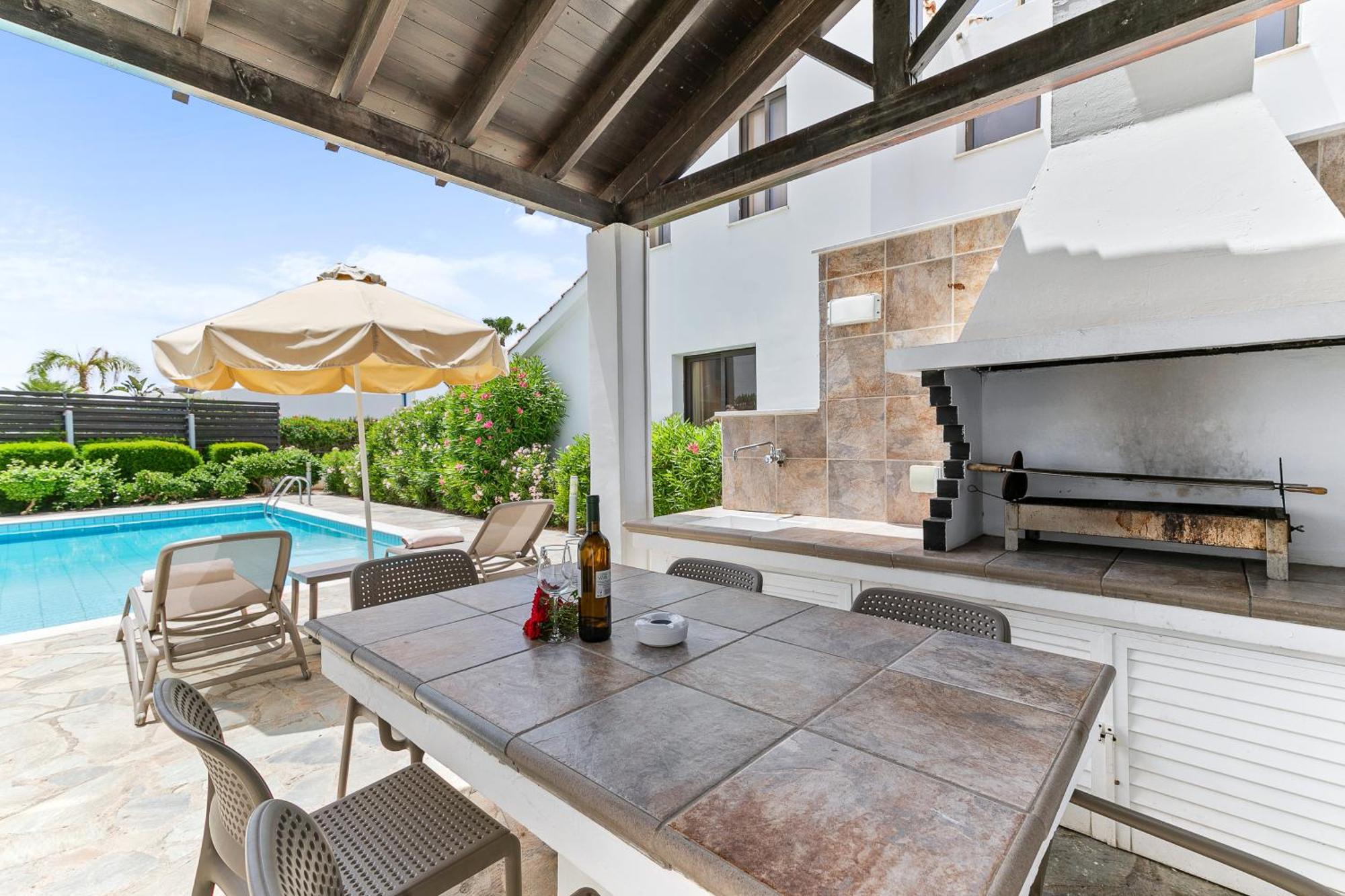 Platzia Beach Villas Paphos ภายนอก รูปภาพ