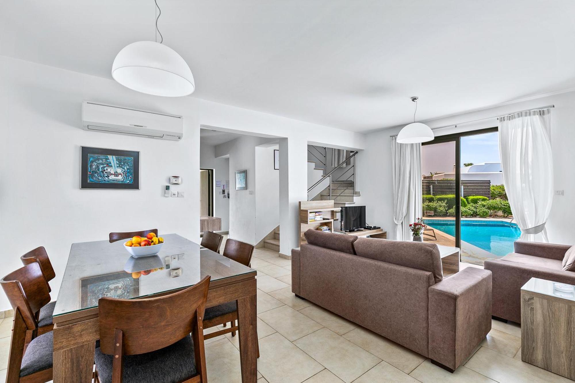 Platzia Beach Villas Paphos ภายนอก รูปภาพ