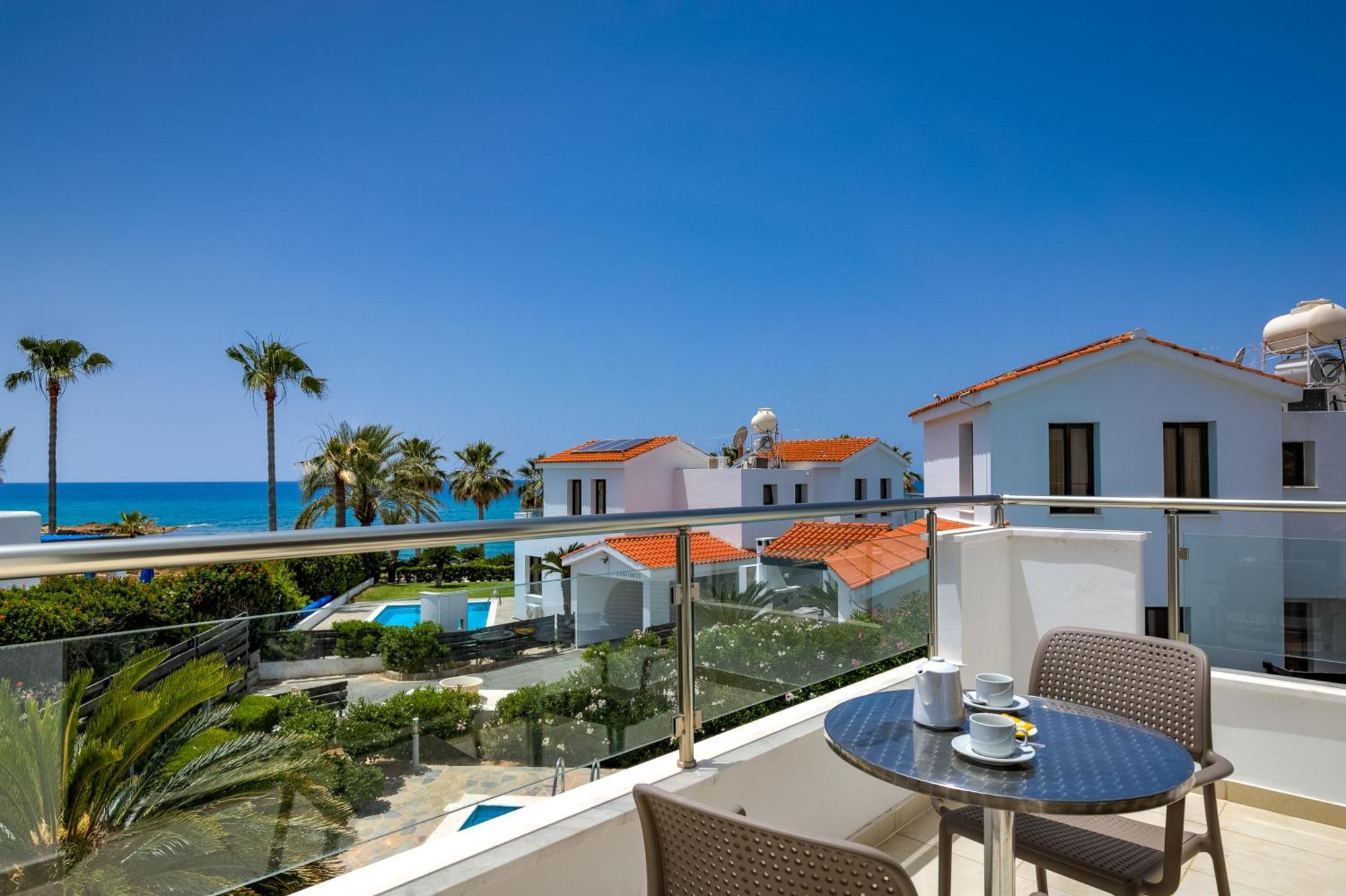 Platzia Beach Villas Paphos ภายนอก รูปภาพ