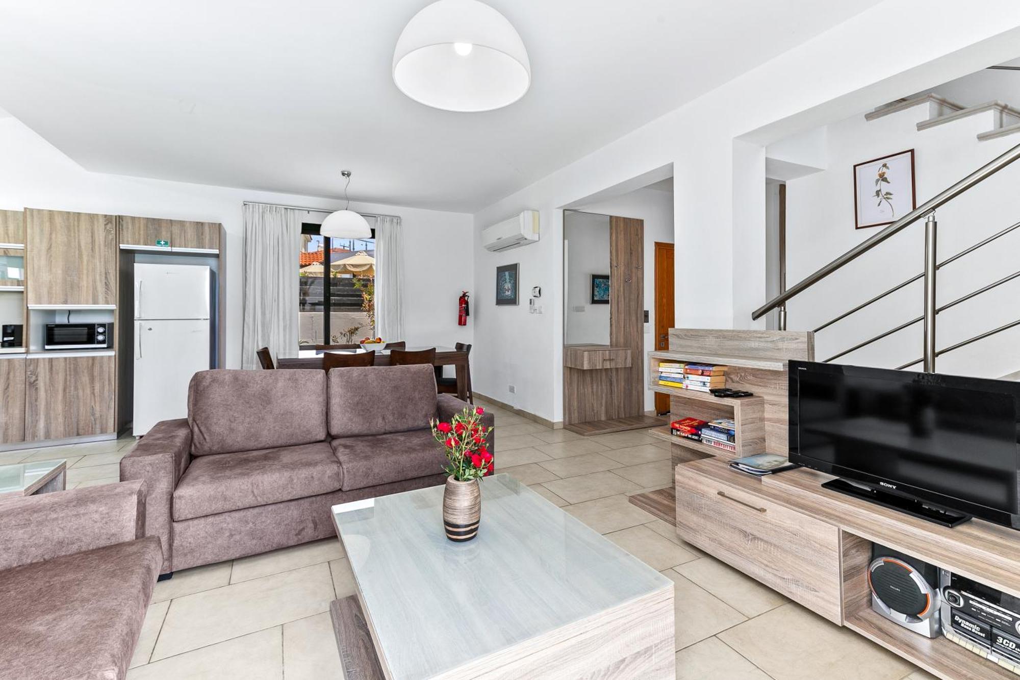 Platzia Beach Villas Paphos ภายนอก รูปภาพ