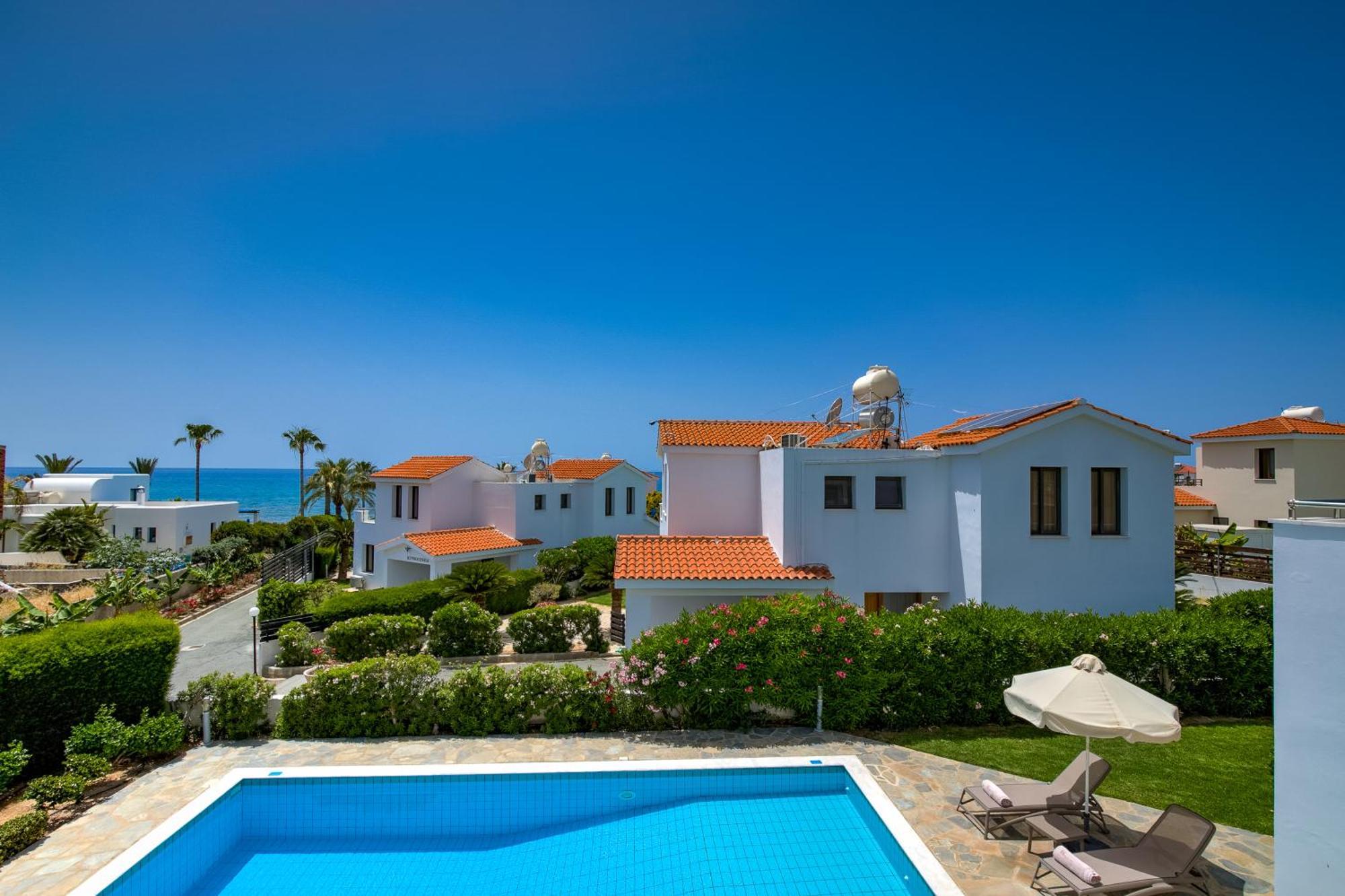 Platzia Beach Villas Paphos ภายนอก รูปภาพ