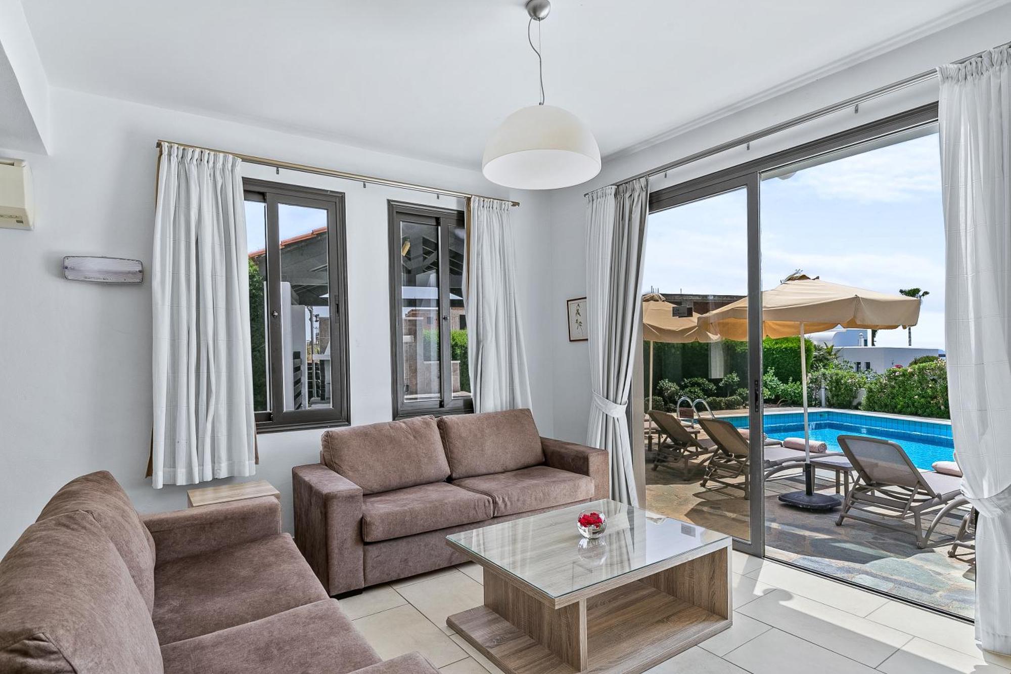 Platzia Beach Villas Paphos ภายนอก รูปภาพ