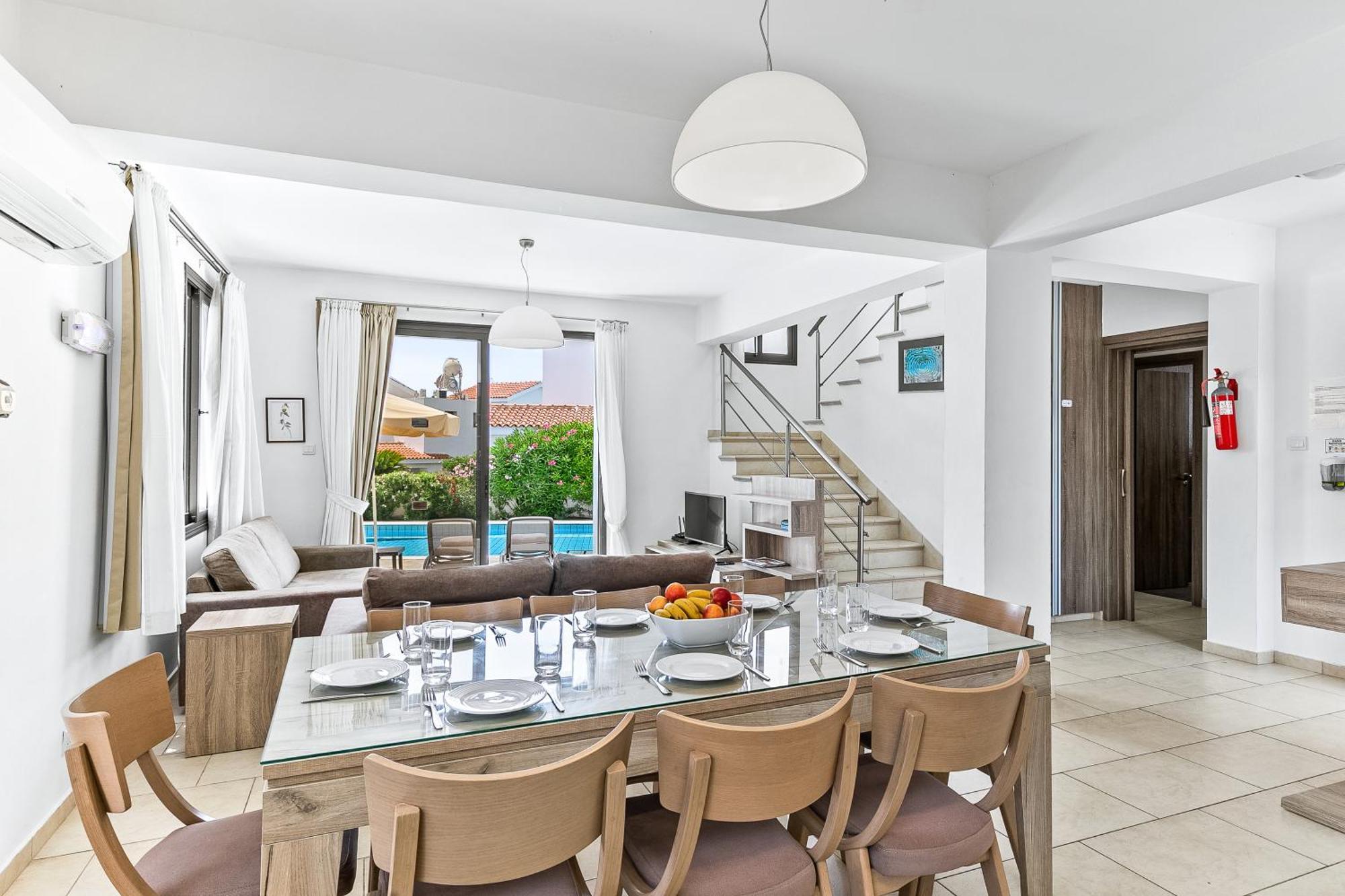 Platzia Beach Villas Paphos ภายนอก รูปภาพ